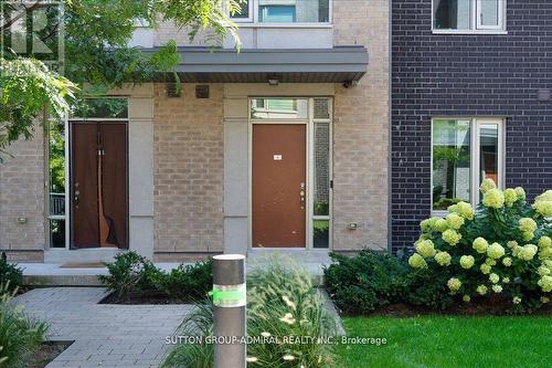 8 - 12 Applewood Lane, Toronto, ON - Outdoor