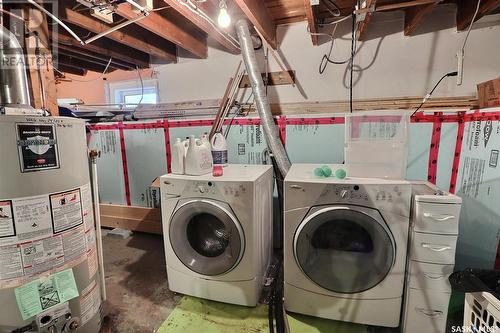 431 9Th Street E, Prince Albert, SK - Indoor Photo Showing Laundry Room