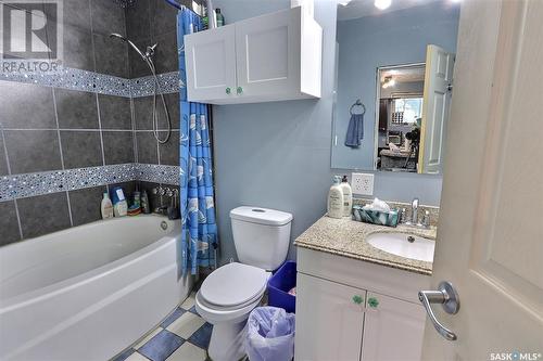 431 9Th Street E, Prince Albert, SK - Indoor Photo Showing Bathroom