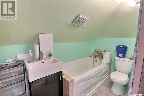 431 9Th Street E, Prince Albert, SK - Indoor Photo Showing Bathroom