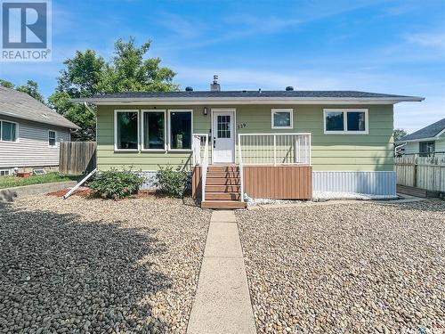 229 6Th Avenue Nw, Swift Current, SK - Outdoor With Deck Patio Veranda