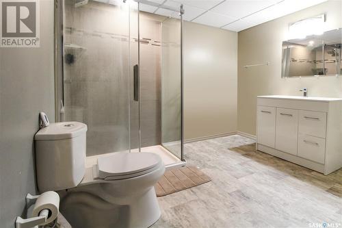 229 6Th Avenue Nw, Swift Current, SK - Indoor Photo Showing Bathroom