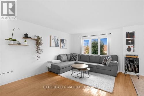 171 Louise Street, Clarence-Rockland, ON - Indoor Photo Showing Living Room