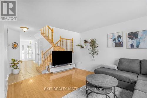 171 Louise Street, Clarence-Rockland, ON - Indoor Photo Showing Living Room