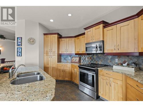 1035 Hume Avenue, Kelowna, BC - Indoor Photo Showing Kitchen With Double Sink