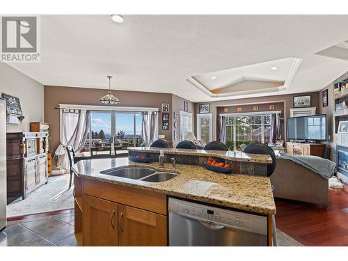 1035 Hume Avenue, Kelowna, BC - Indoor Photo Showing Kitchen With Double Sink