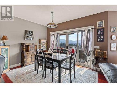 1035 Hume Avenue, Kelowna, BC - Indoor Photo Showing Dining Room