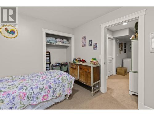 1035 Hume Avenue, Kelowna, BC - Indoor Photo Showing Bedroom