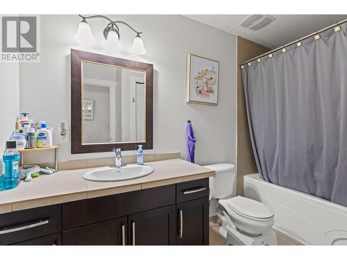 1035 Hume Avenue, Kelowna, BC - Indoor Photo Showing Bathroom