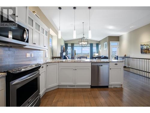 1836 Tower Ranch Boulevard Unit# 1, Kelowna, BC - Indoor Photo Showing Kitchen With Upgraded Kitchen