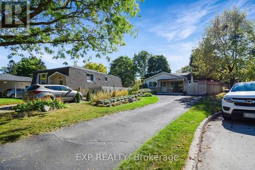 65 Brendawood Crescent, Waterloo, ON - Outdoor