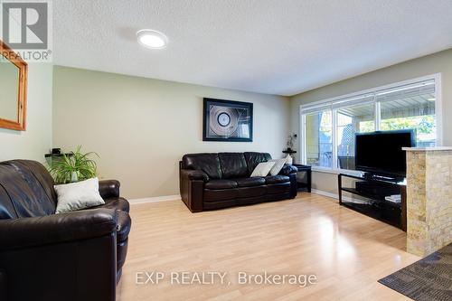 65 Brendawood Crescent, Waterloo, ON - Indoor Photo Showing Living Room