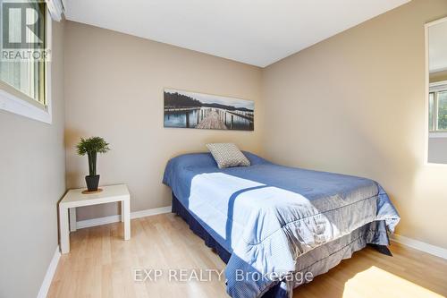 65 Brendawood Crescent, Waterloo, ON - Indoor Photo Showing Bedroom