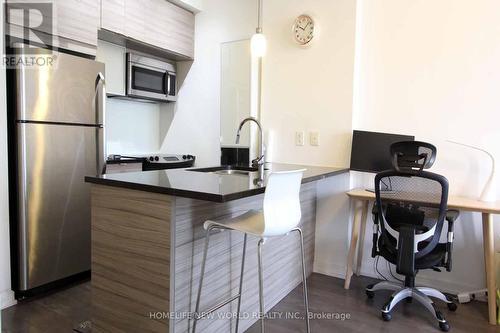 1112 - 62 Forest Manor Road, Toronto, ON - Indoor Photo Showing Kitchen