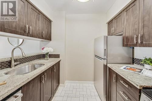 802 - 44 St Joseph Street, Toronto, ON - Indoor Photo Showing Kitchen