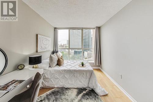 802 - 44 St Joseph Street, Toronto, ON - Indoor Photo Showing Bedroom