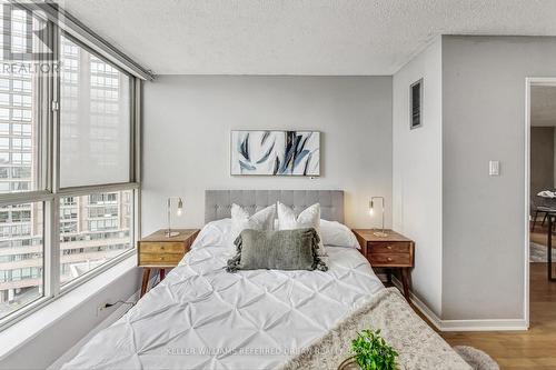 802 - 44 St Joseph Street, Toronto, ON - Indoor Photo Showing Bedroom