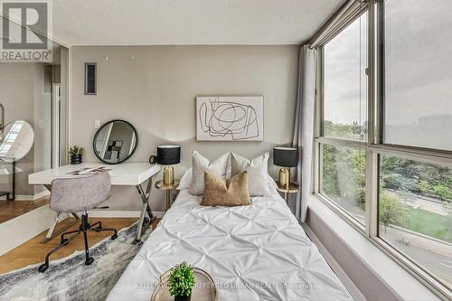 802 - 44 St Joseph Street, Toronto, ON - Indoor Photo Showing Bedroom