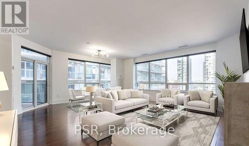 2122 - 20 Blue Jays Way, Toronto, ON - Indoor Photo Showing Living Room