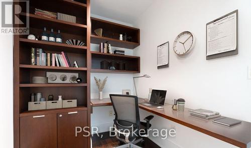 2122 - 20 Blue Jays Way, Toronto, ON - Indoor Photo Showing Office