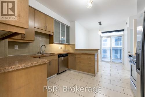 2122 - 20 Blue Jays Way, Toronto, ON - Indoor Photo Showing Kitchen