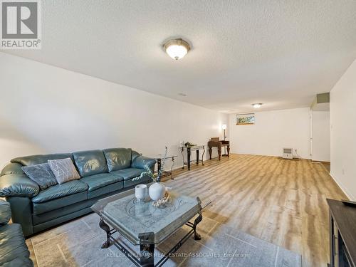 1073 Fern Road, Innisfil, ON - Indoor Photo Showing Living Room