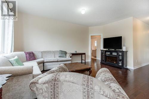 33 Grand Poplar Lane, Wasaga Beach, ON - Indoor Photo Showing Living Room