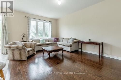 33 Grand Poplar Lane, Wasaga Beach, ON - Indoor Photo Showing Living Room