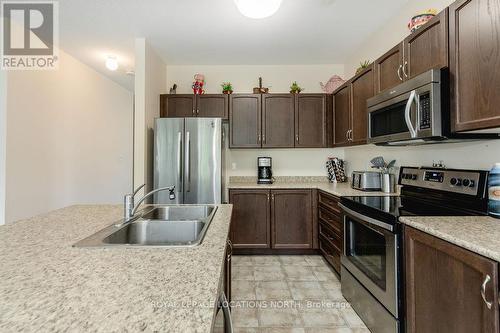 33 Grand Poplar Lane, Wasaga Beach, ON - Indoor Photo Showing Kitchen With Stainless Steel Kitchen With Double Sink