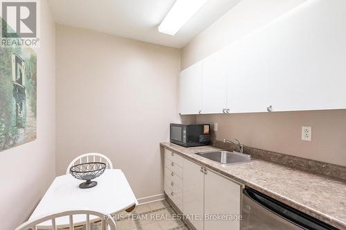 801 - 181 Collier Street, Barrie, ON - Indoor Photo Showing Kitchen