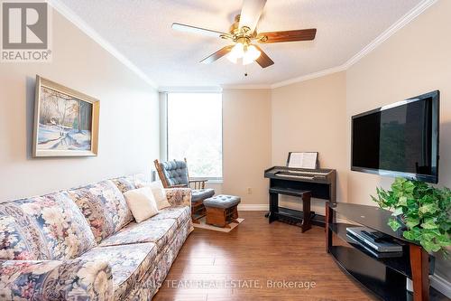 801 - 181 Collier Street, Barrie, ON - Indoor Photo Showing Living Room