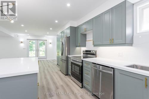 247 Diana Drive, Orillia, ON - Indoor Photo Showing Kitchen With Upgraded Kitchen