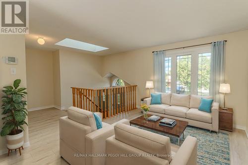 61 Arthur Avenue, Barrie, ON - Indoor Photo Showing Living Room