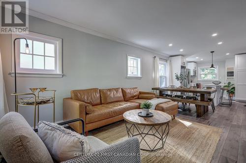 105 Emery Street E, London, ON - Indoor Photo Showing Living Room