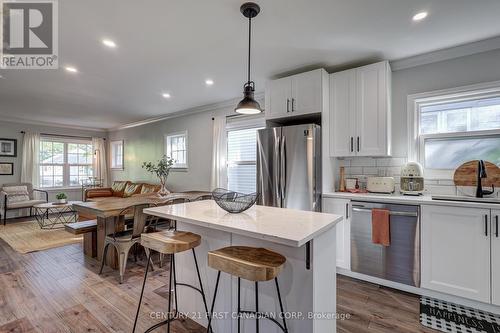 105 Emery Street E, London, ON - Indoor Photo Showing Kitchen With Upgraded Kitchen