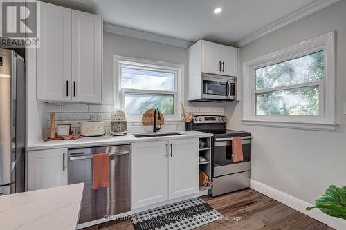 105 Emery Street E, London, ON - Indoor Photo Showing Kitchen