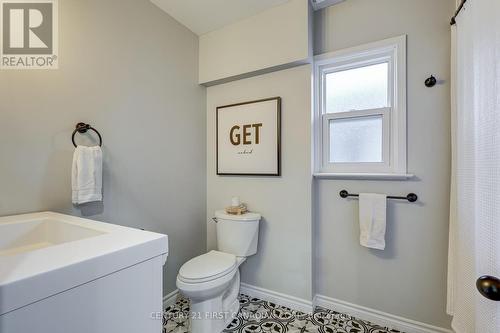 105 Emery Street E, London, ON - Indoor Photo Showing Bathroom