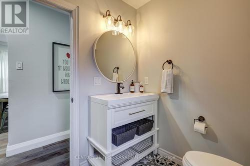 105 Emery Street E, London, ON - Indoor Photo Showing Bathroom