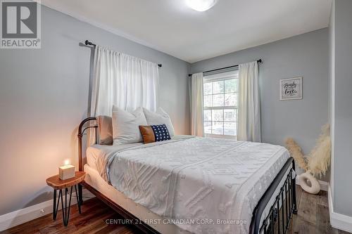 105 Emery Street E, London, ON - Indoor Photo Showing Bedroom