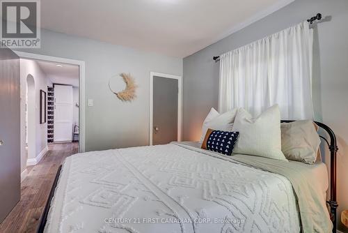 105 Emery Street E, London, ON - Indoor Photo Showing Bedroom