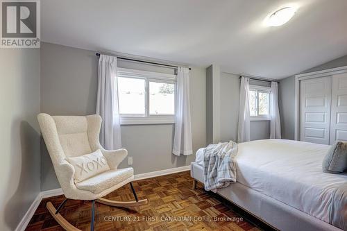 105 Emery Street E, London, ON - Indoor Photo Showing Bedroom