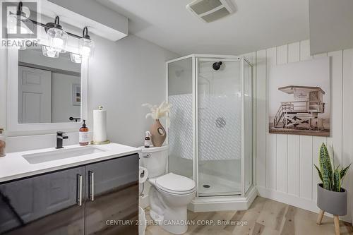 105 Emery Street E, London, ON - Indoor Photo Showing Bathroom