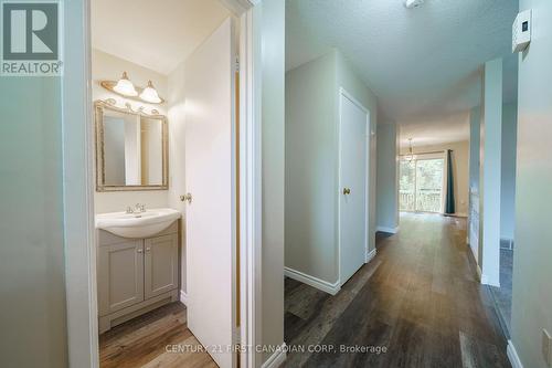 495 Springbank Avenue, Woodstock, ON - Indoor Photo Showing Bathroom