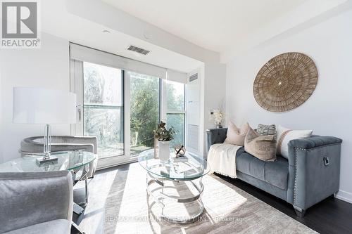 501 - 219 Dundas Street, Toronto, ON - Indoor Photo Showing Living Room