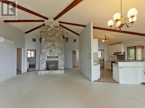 9773 Edmondson Road, Powell River, BC - Indoor With Fireplace