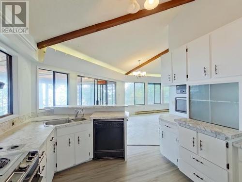 9773 Edmondson Road, Powell River, BC - Indoor Photo Showing Kitchen With Double Sink