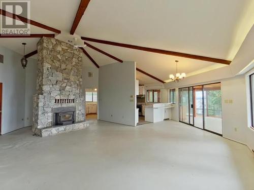 9773 Edmondson Road, Powell River, BC - Indoor With Fireplace