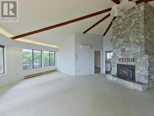 9773 Edmondson Road, Powell River, BC - Indoor With Fireplace