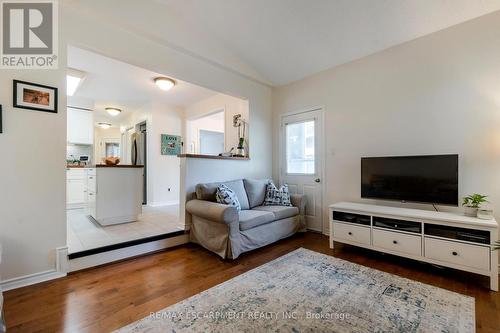 1098 Stephenson Drive, Burlington, ON - Indoor Photo Showing Living Room