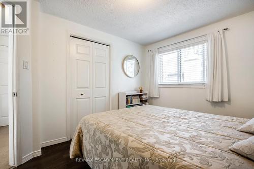 1098 Stephenson Drive, Burlington, ON - Indoor Photo Showing Bedroom